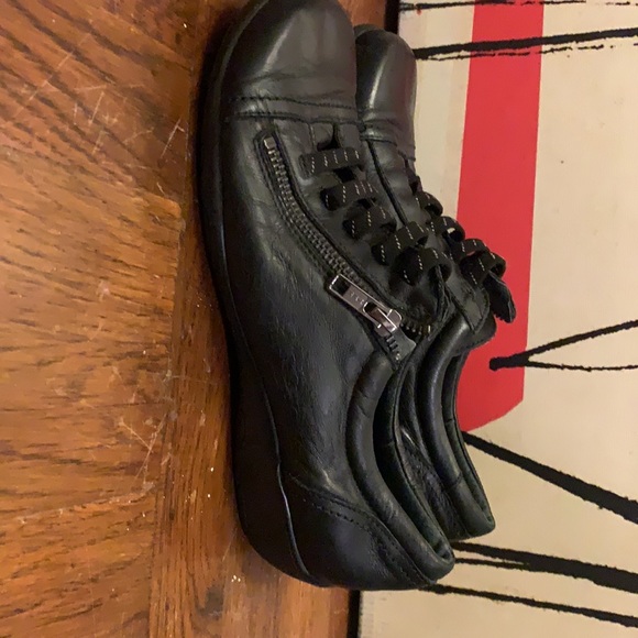 Authentic 🇪🇸 leather shoes; excellent condition - Picture 2 of 6